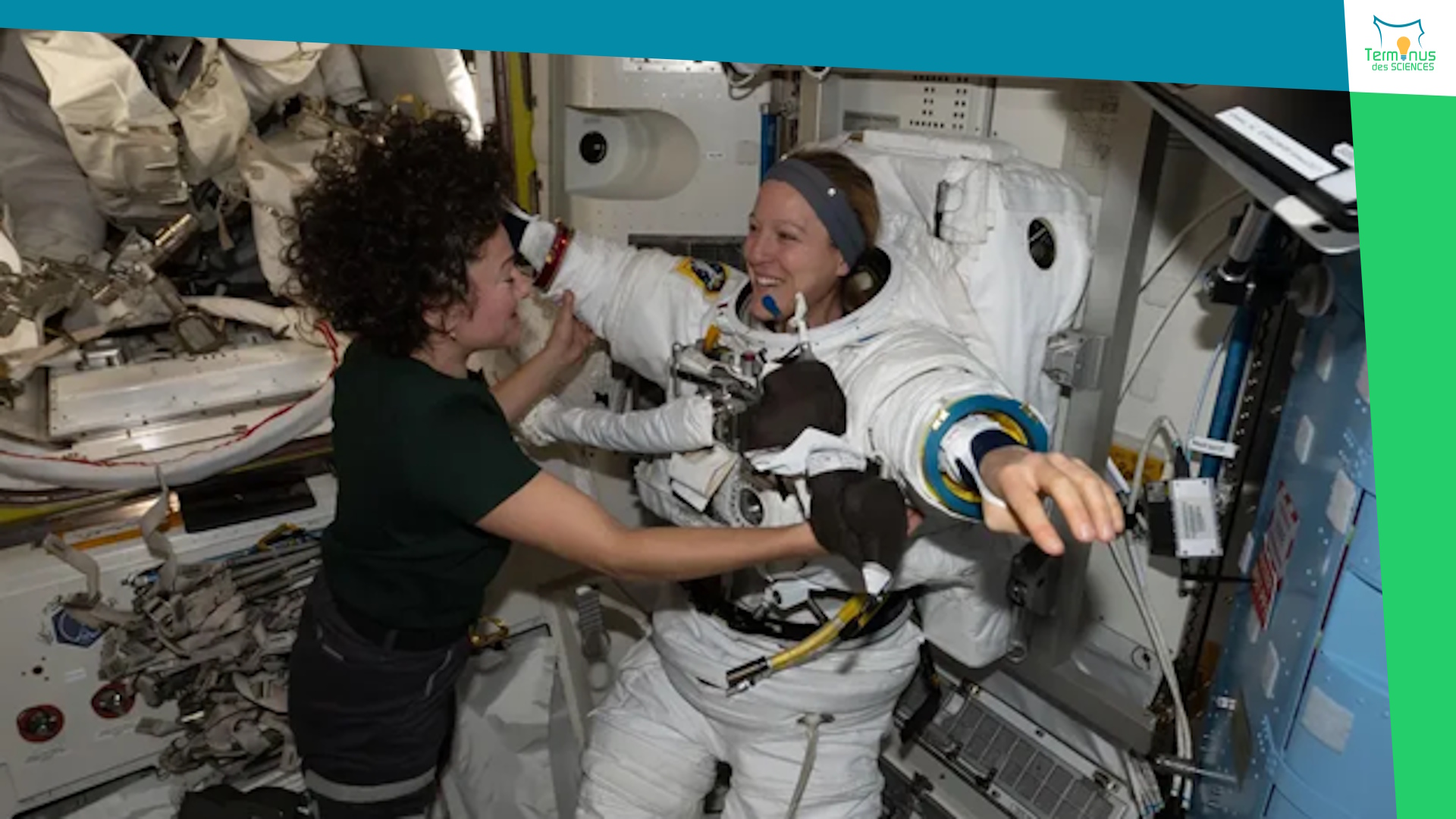 Lire la suite à propos de l’article [Sophie Adenot : première Française à effectuer une sortie extravéhiculaire dans l’espace]